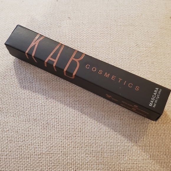KAB Cosmetics Black Lengthening Mascara - Picture 2 of 6